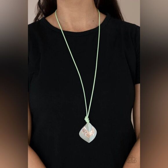 Face The Artifacts Green Necklace (59) - Picture 1 of 3